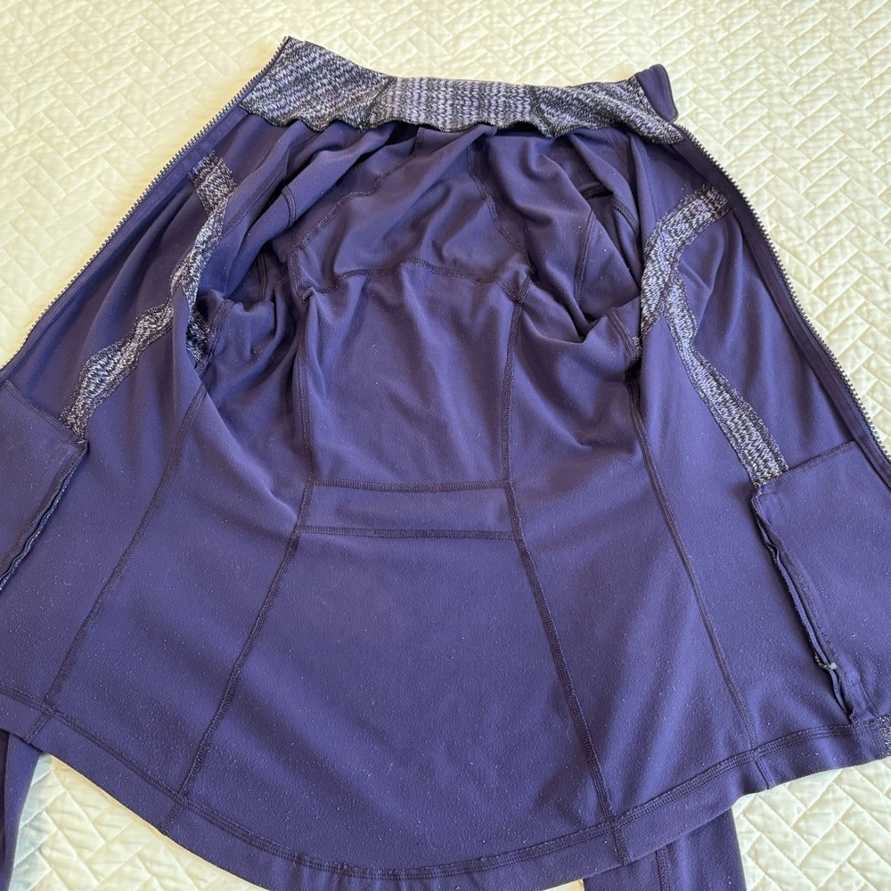 Lululemon women's sports jacket
Size 8 - Picture 7 of 10